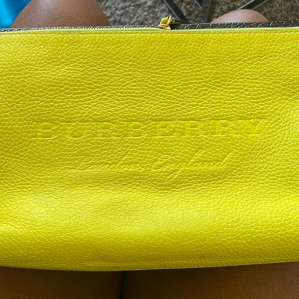 Burberry clutch
